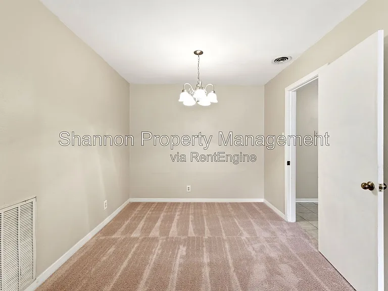 8406 Highcrest Dr — Photo 6