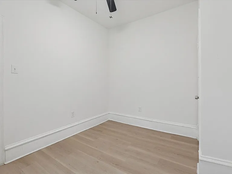 2054 W Glenwood Ave — Photo 16