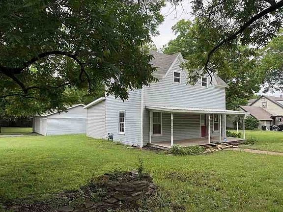 2nd image of 817 W Avenue D