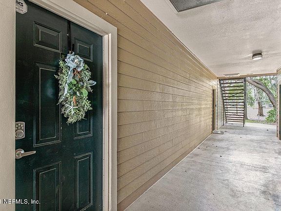 2nd image of 13810 SUTTON PARK Drive #714