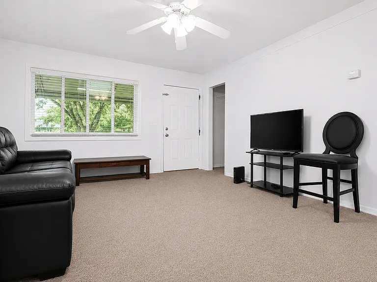 4193 Detroit St — Photo 3