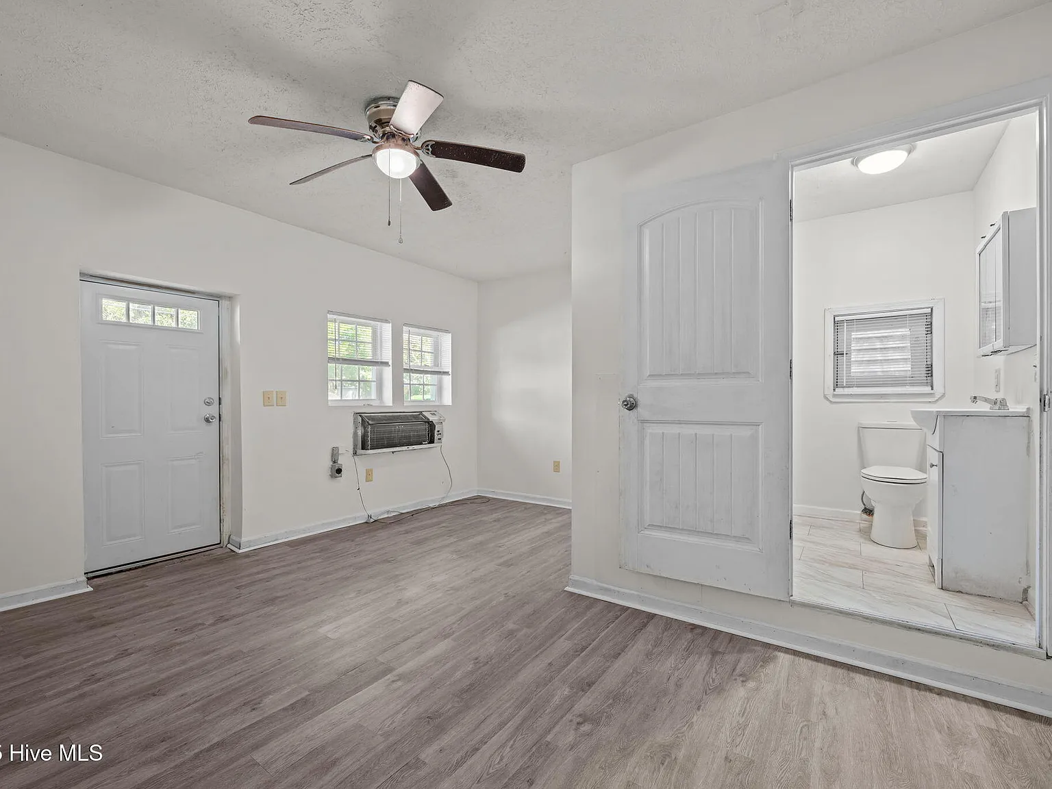 4 bed, 2.0 bath, $1,450 — Photo 2