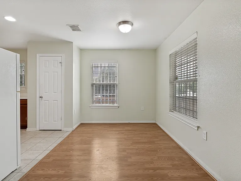 1834 Bayside St — Photo 3