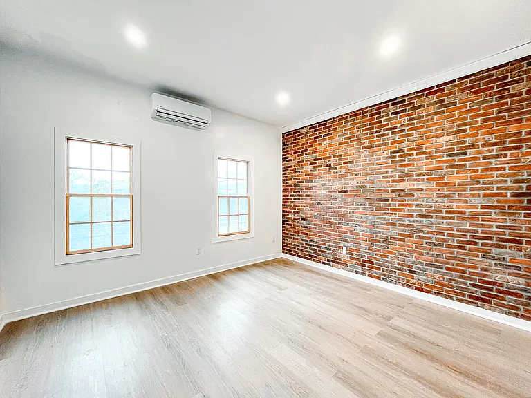208 Warren St #3 — Photo 4