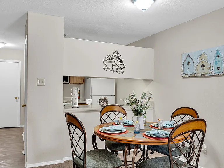 Sunlake Apartments — Photo 5