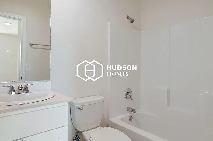 1318 Oak St — Photo 11