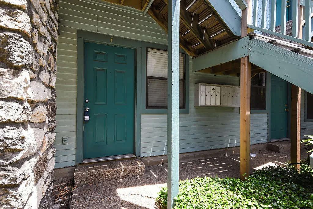 2813 1/2 Rio Grande St Apt 1 — Photo 3
