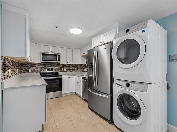 3rd image of 33 Lodgen Ct APT 2D