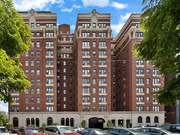5300 S South Shore Dr #37, Chicago, IL 60649