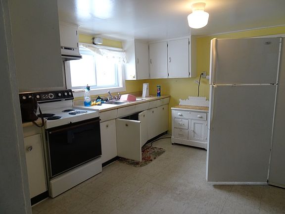 3rd image of 25 Willow St