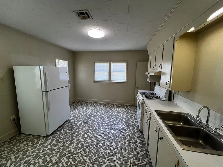 119 Saint Julien Ave — Photo 33