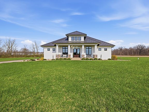 3rd image of 8460 Hunt Club Rd