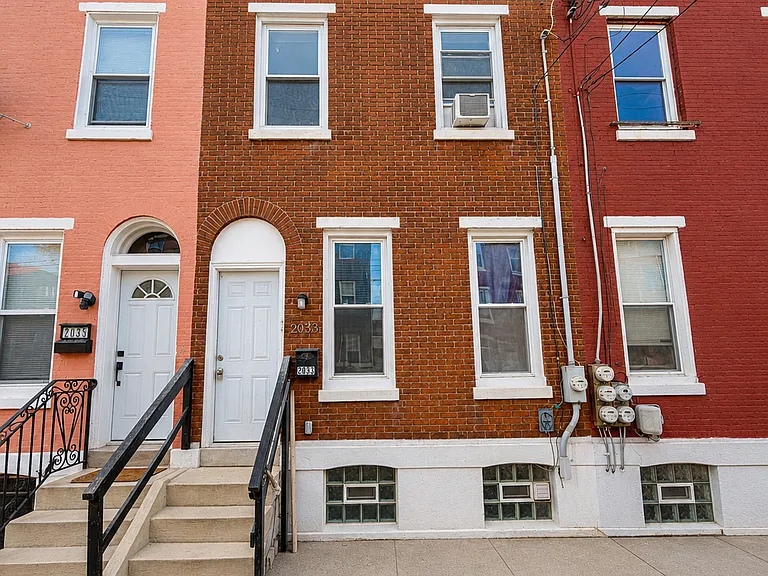 2033 W Oxford St — Photo 29