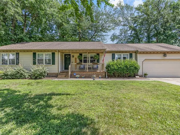 1305 Lake Point Ct, Chesapeake, VA 23320