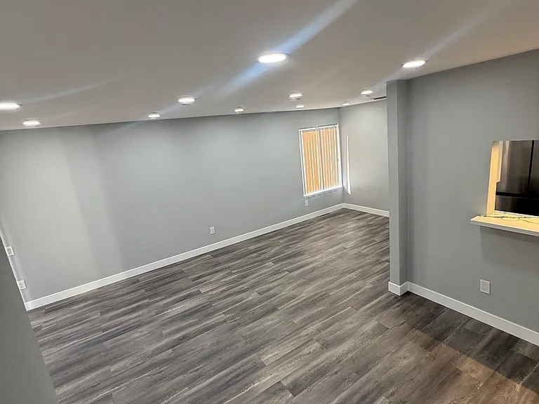 9625 Sylmar Ave #29 — Photo 15