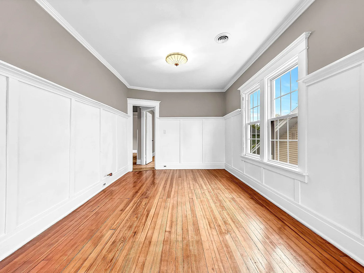 2 bed, 1.0 bath, 1200 sqft, $1,050 — Photo 2