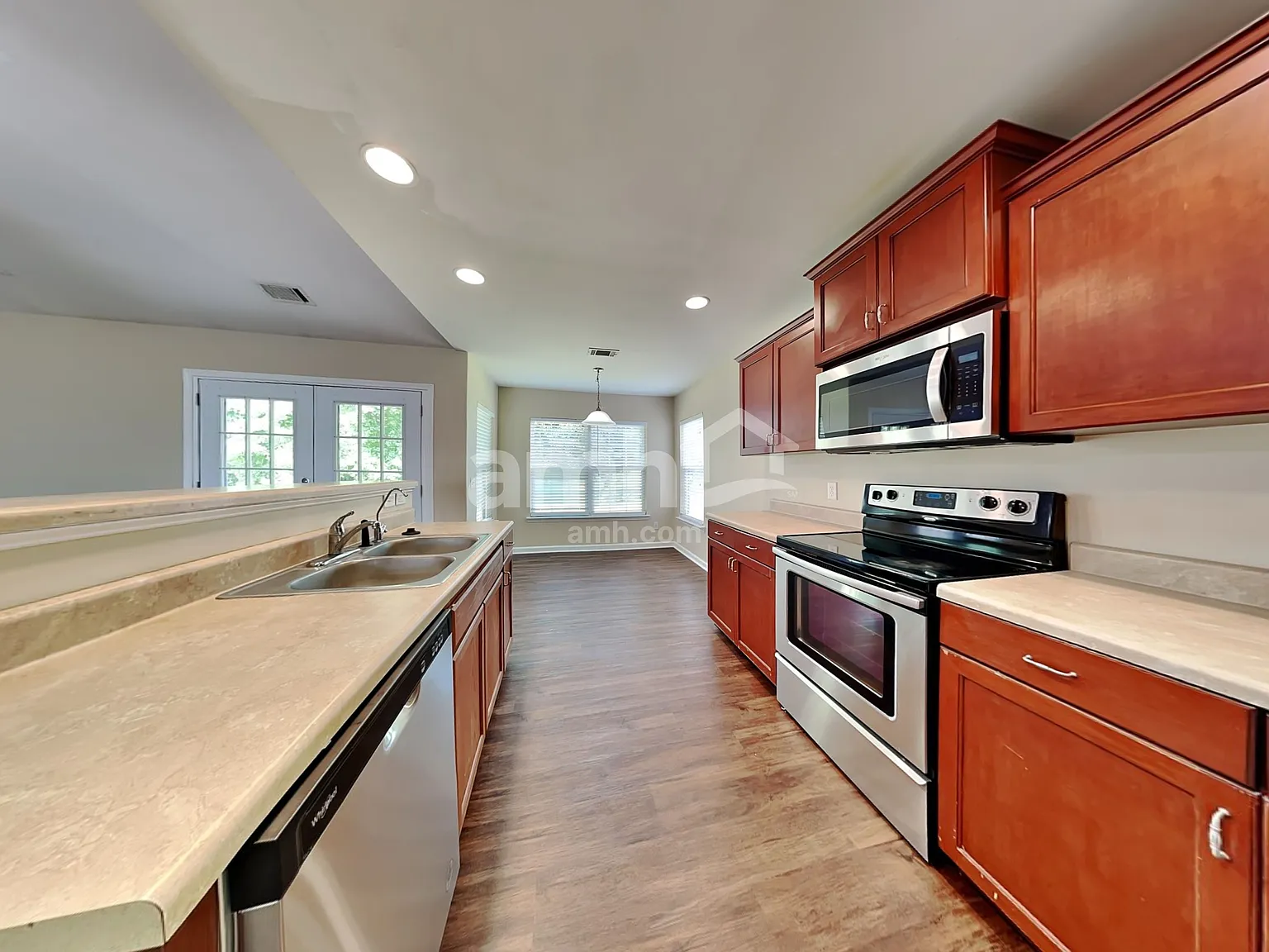4 bed, 2.0 bath, 2015 sqft, $2,365 — Photo 4