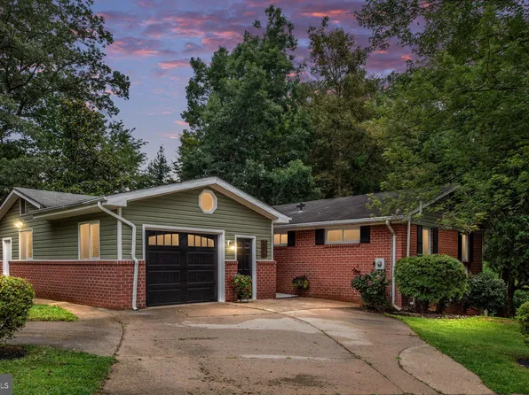 5113 Pumphrey Dr, Fairfax, VA 22032