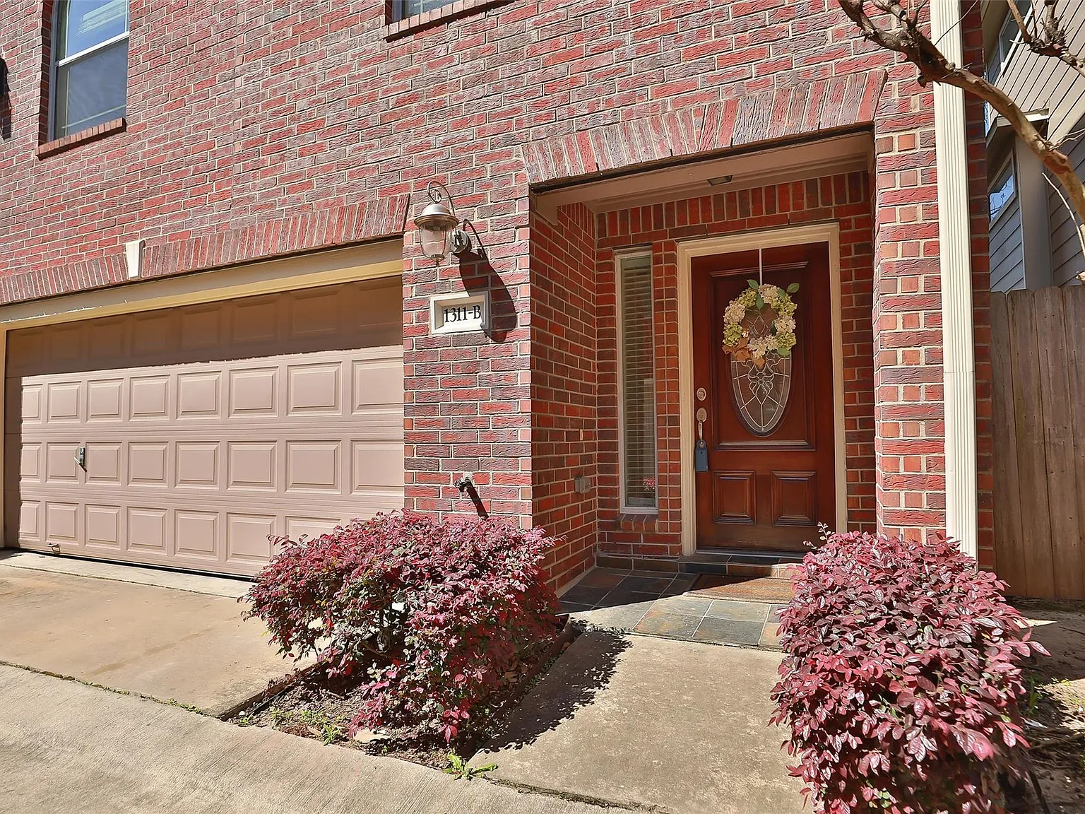3 bed, 3.5 bath, 2587 sqft, $3,200 — Photo 3