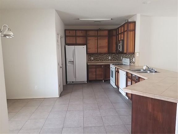 2nd image of 613 Carol Ann Pl