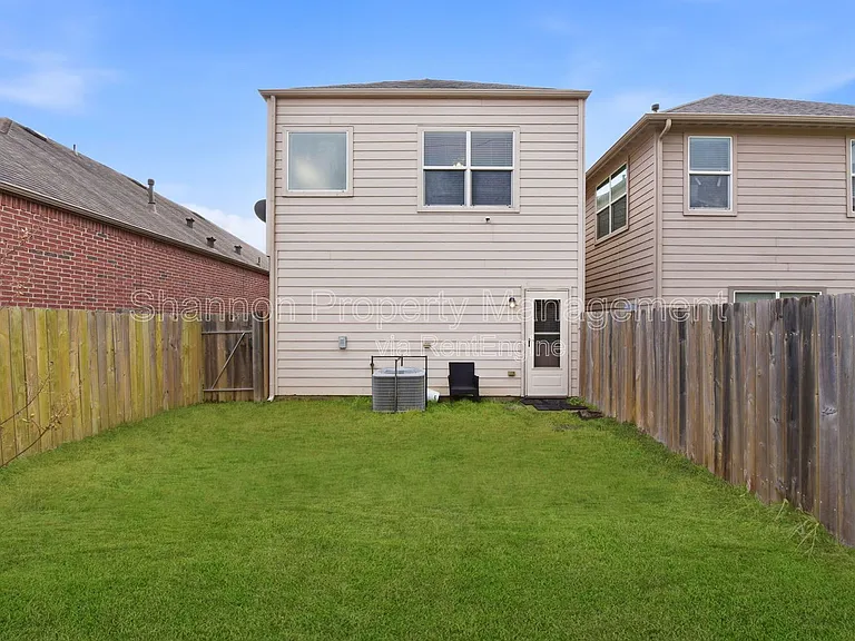 17142 Amarose Dr — Photo 23
