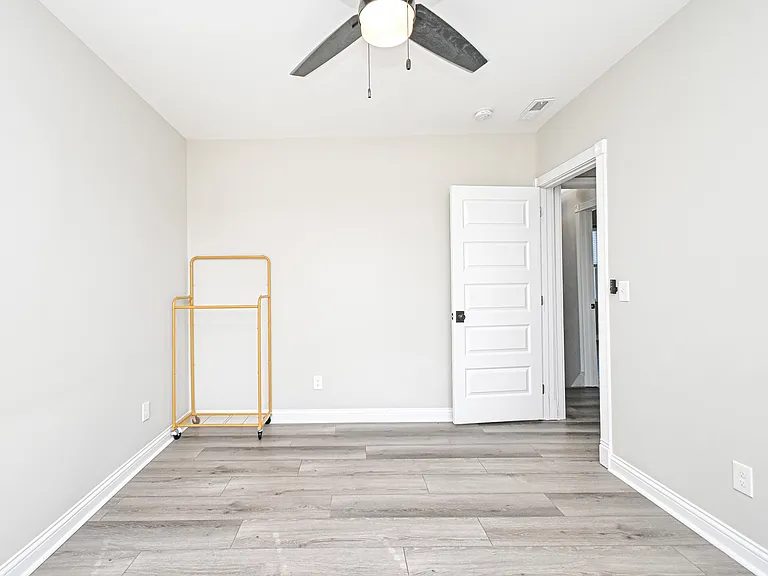 2823 Ashland Ave — Photo 26