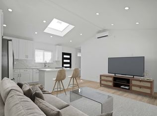 19027 Calvert St, Reseda, CA 91335