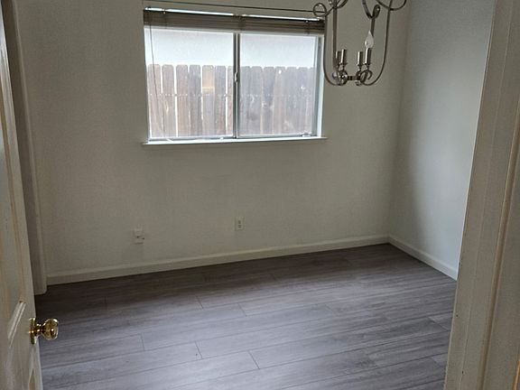 3rd image of 5198 W Magill Ave
