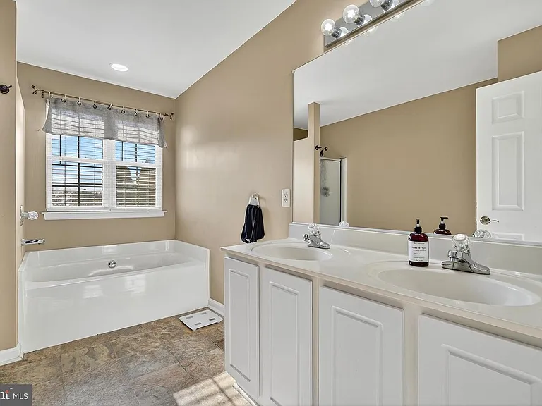 27 Planetree Dr #1 — Photo 15