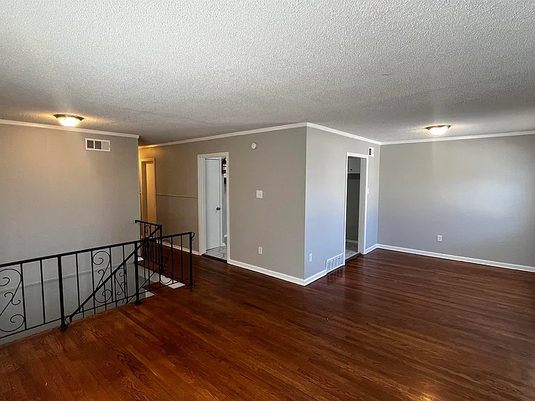 2547 Courtney Dr — Photo 3