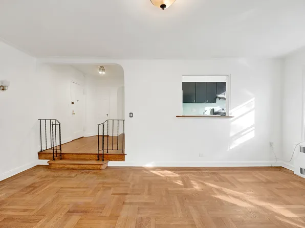 25 Plaza Street West image 7 of 19