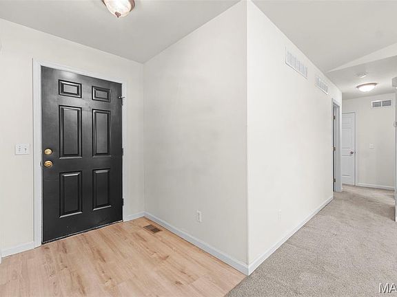 3rd image of 537 Oak Hill Dr