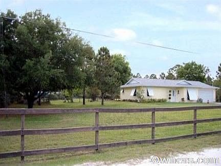 2/2/2 Equestrian Home - on 1.25 acres.