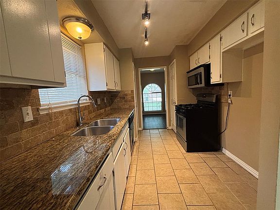 4th image of 16615 Glamis Lane