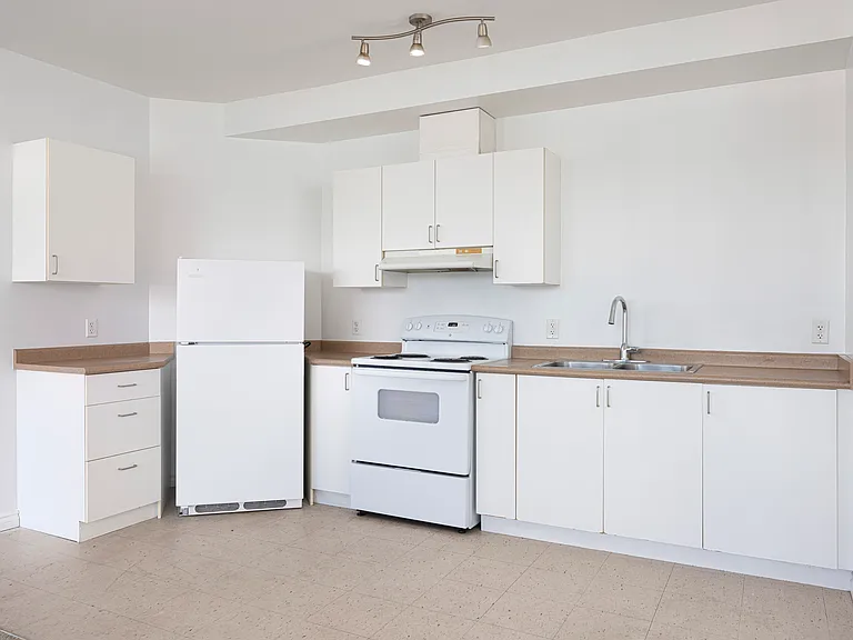 3433 Bathurst St #4 — Photo 9