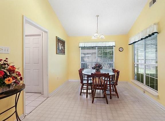 4th image of 13 Woodlawn Dr