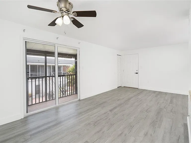 22291 Westchester Blvd #206 — Photo 9
