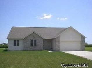 420 Wildwood Ln, Mechanicsburg, IL 62545
