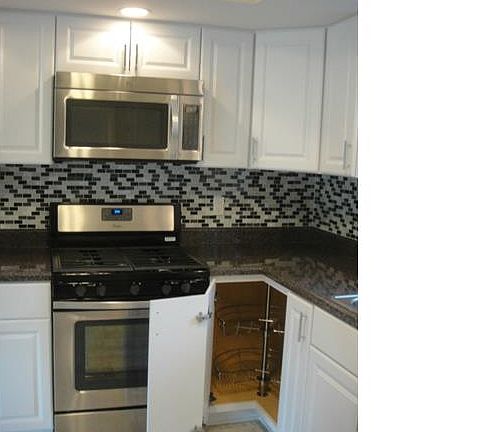 4th image of 913 E Westover Ave