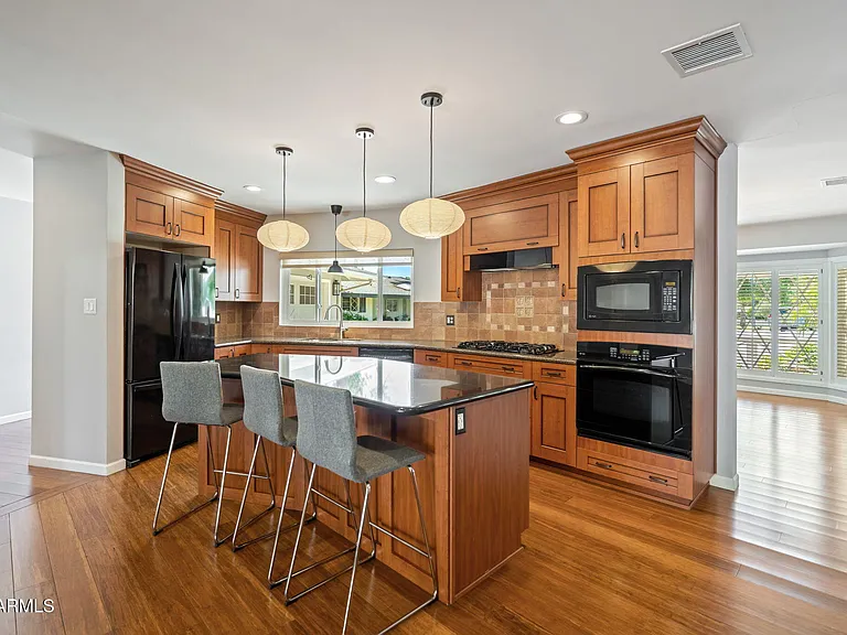 2054 E Rancho Dr — Photo 16