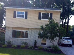 824 Orchard Rd, Willoughby, OH 44094