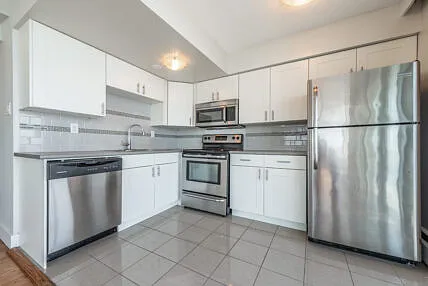 Seaview Towers Apartments — Photo 3
