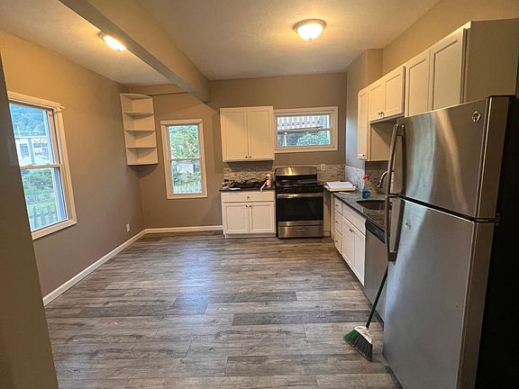 2nd image of 144 22nd St
