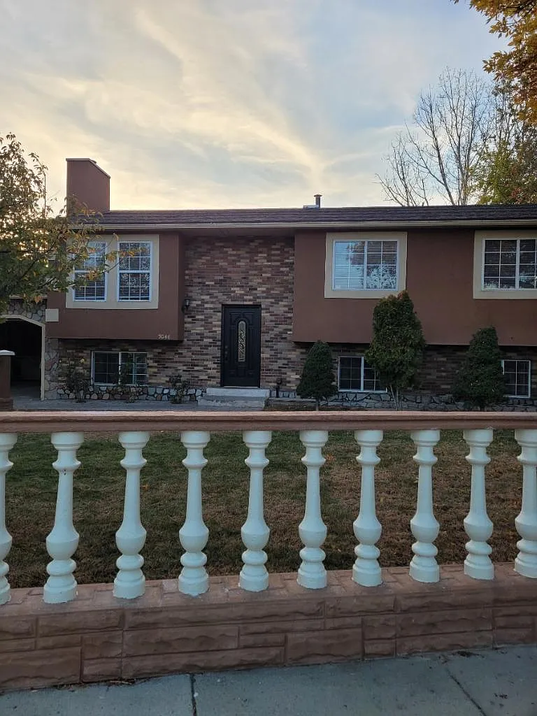 5 bed, 2200 sqft, $2,800 — Photo 1