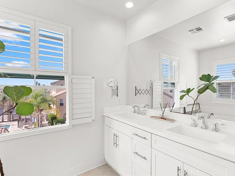 710 W Tribella Ct — Photo 23