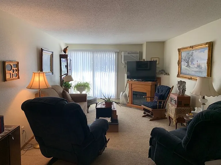 Summer Creek Apartments — Photo 23