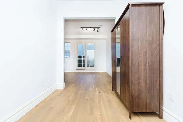 Rented by Nooklyn NYC LLC | media 36