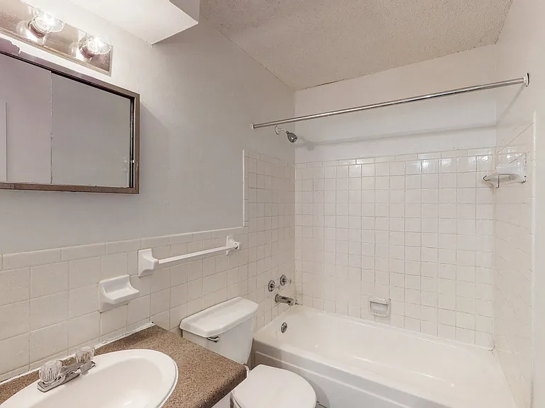 Barron Court — Photo 8