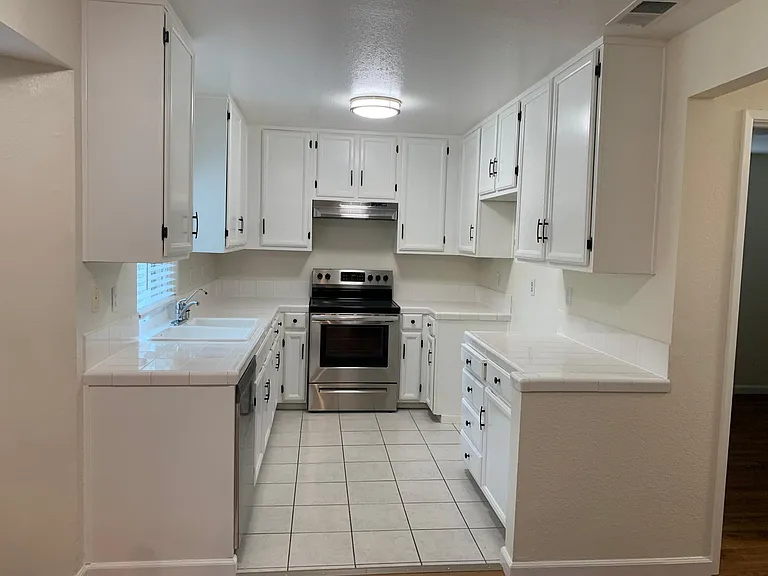 2786 White Acres Dr — Photo 6
