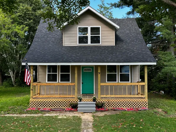 9 Delmont Street, Presque Isle, ME 04769